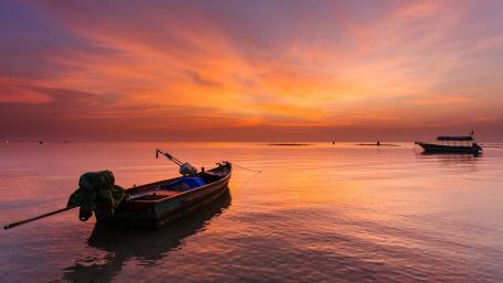 Serene Sunset by the Waterway wallpaper