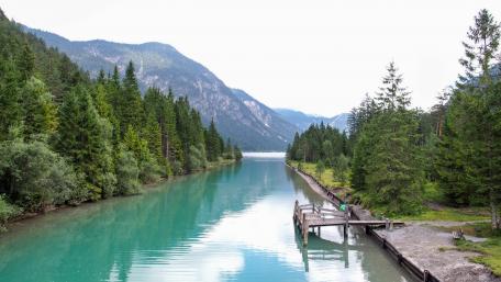 Tranquil Waterscapes Highlighting Nature's Beauty wallpaper