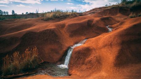 Red Dirt Waterfall wallpaper