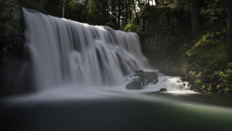 Majestic Waterfall in Tranquil Nature Scene wallpaper