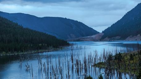 Mysterious Lake Under Twilight Skies wallpaper