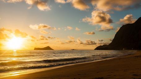 Serene Sunset Over Tranquil Beach Scene wallpaper