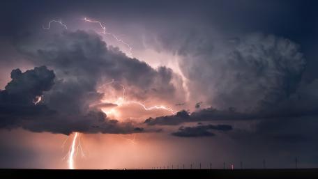 Stormy Lightning Over Dark Horizon wallpaper
