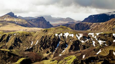 Majestic Mountains in Icelandic Landscape wallpaper