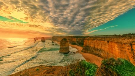 Twelve Apostles at the coast of Port Campbell National Park wallpaper
