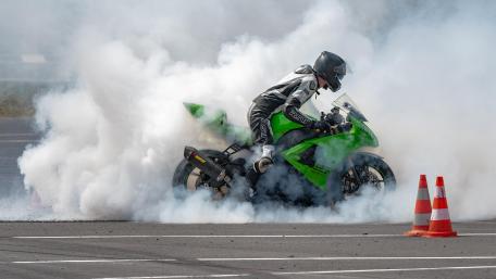 Kawasaki Ninja ZX-10R Burnout wallpaper
