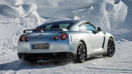 Nissan GTR on Snow wallpaper