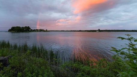 Serene Sunset Over Calm Waters wallpaper