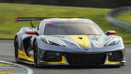 Race Track Performance in Stunning 4K Detail wallpaper