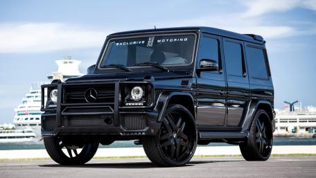Mercedes-Benz G-Class Elegance by the Marina wallpaper