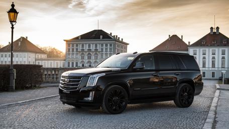 Sleek Luxury SUV at Sunset wallpaper