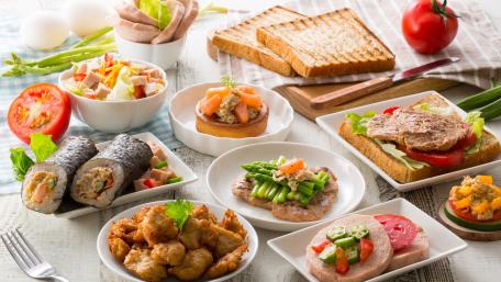 Delicious Spread of Culinary Delights for Food Lovers wallpaper