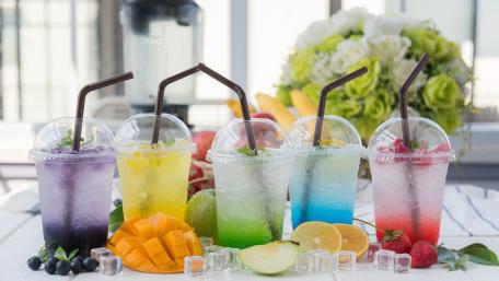 Colorful Icy Fruit Cocktails Delight in 4K Quality wallpaper