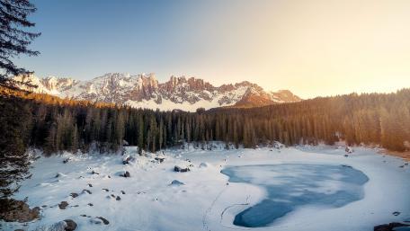 Frozen Karersee wallpaper