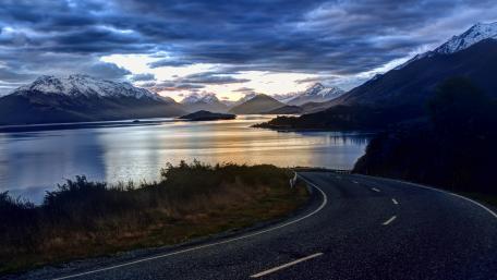 Lake Wakatipu at Queenstown, New Zealand wallpaper