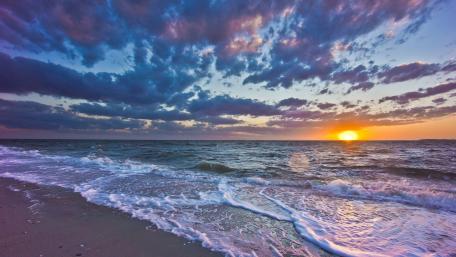 Seashore at dawn wallpaper