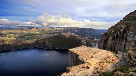 Prekestolen (Pulpit Rock) wallpaper
