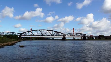 Train drives over bridge wallpaper