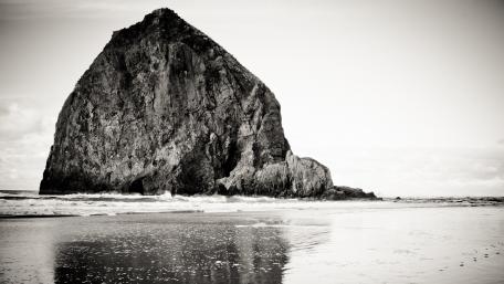 Haystack Rock, Cannon Beach wallpaper