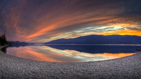 Tranquil Sunset Reflected in Still Waters wallpaper