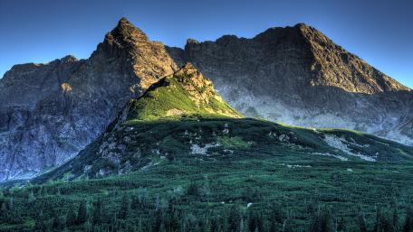 Majestic Mountain Ridge at Dawn wallpaper