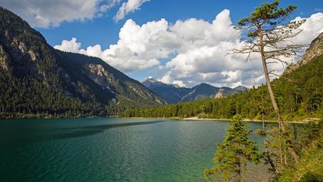 Serene Mountain Lake Under a Blue Sky wallpaper