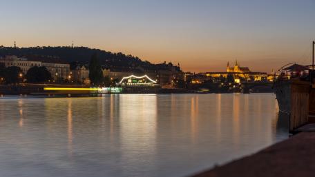 Serene Twilight Over a Cityscape wallpaper
