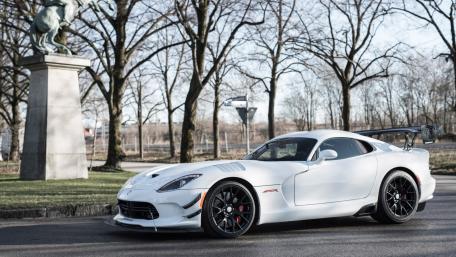 Dodge Viper ACR (Side view) wallpaper