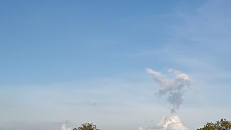 Tranquil Sky Over Hills wallpaper
