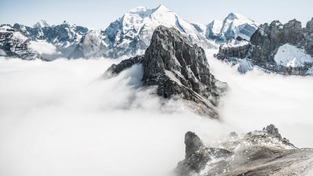 Foggy Peaks Embrace Alpine Majesty wallpaper