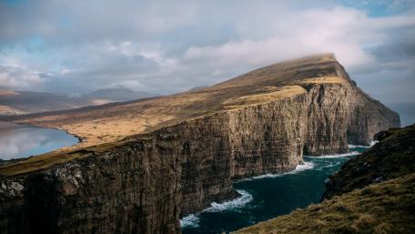 Trælanípan (Slave Cliff) wallpaper