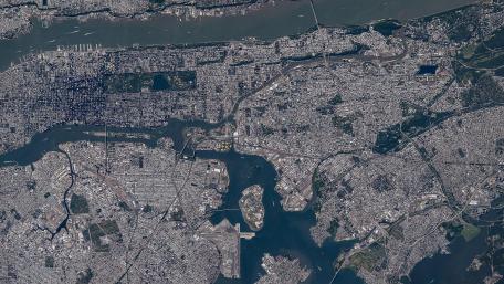 Satellite Image of Manhattan, The Bronx & Queens wallpaper