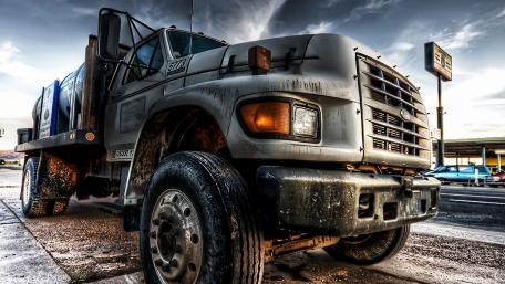 Rugged Lorry Powering Through Dusk wallpaper