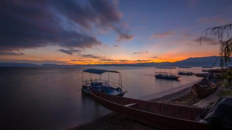 Tranquil Boat Scene at Dusk wallpaper