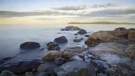 Tranquil Seaside Serenity wallpaper