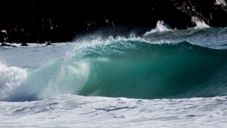 Ocean Waves in Motion wallpaper