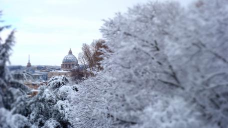 Winter Wonderland Over the Cityscape wallpaper