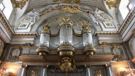 Majestic Organ Under Golden Archways in City Cathedral wallpaper
