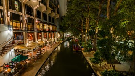 Vibrant Night on the Canal wallpaper