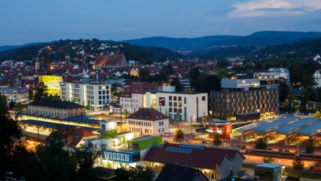 Vibrant Cityscape at Dusk wallpaper