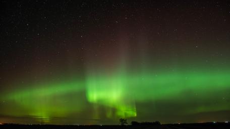 Mesmerizing Aurora Borealis Displaying Colorful Lights wallpaper