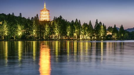Serene Evening Over City Reflections wallpaper