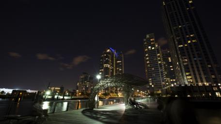 Nighttime Serenity in Urban Landscape wallpaper
