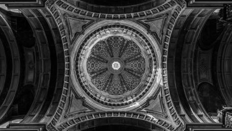 Elegant Dome in Monochrome Splendor wallpaper