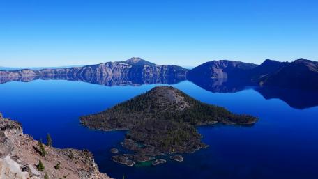 Wizard Island, Crater Lake National Park wallpaper