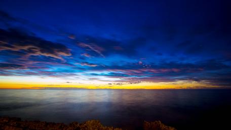 Evening Serenity by the Shore 4K Wallpaper wallpaper