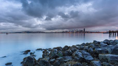 Calm Cityscape Under Cloudy Skies wallpaper