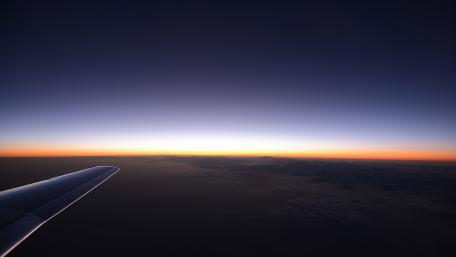 Twilight Serenity Above the Horizon wallpaper
