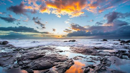 Sunset Serenity Over the Horizon wallpaper