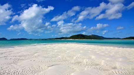 Pristine Beach Paradise in 4K wallpaper